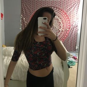 HOLLISTER floral crop top size XS